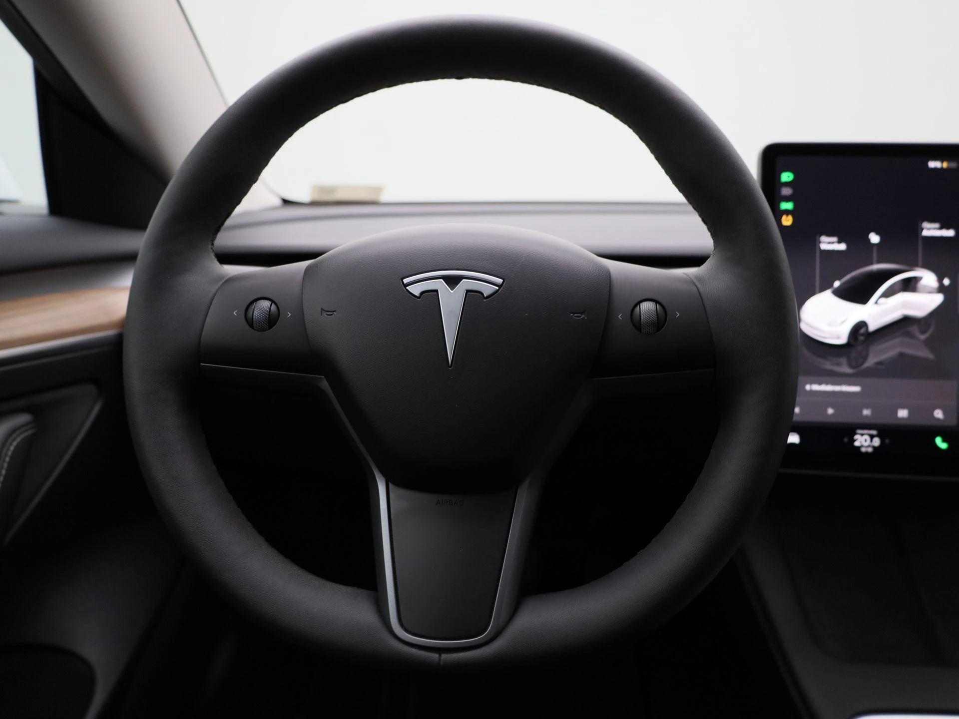 Tesla-Model 3-image-6