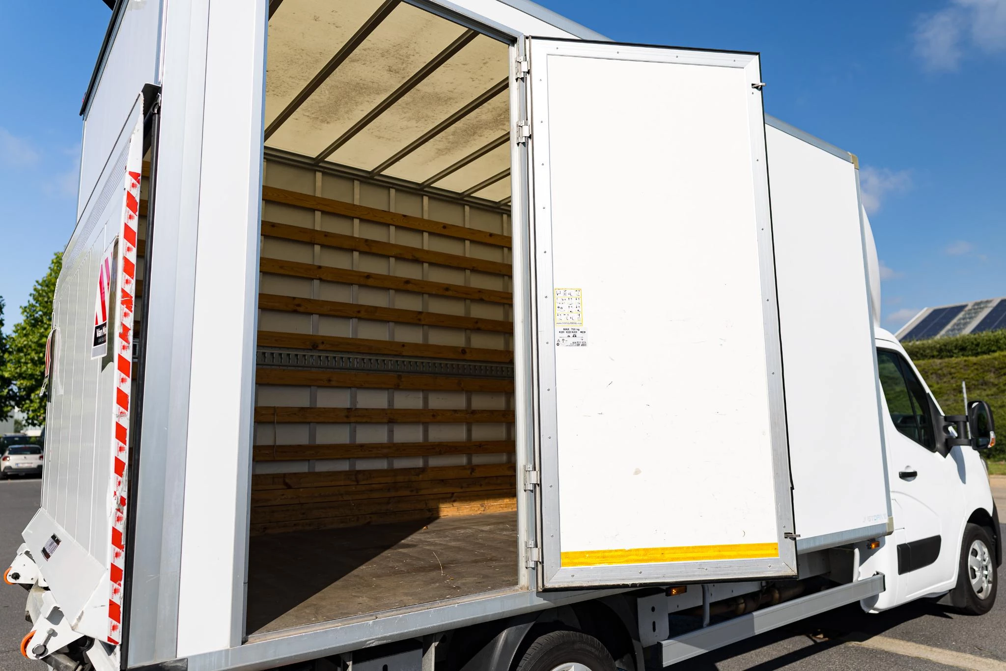 Renault Master Trucks 145.35 CC Meubelbak
