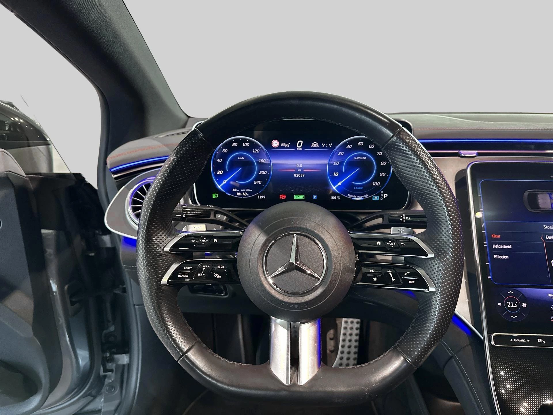 Mercedes-Benz-EQE-image-10