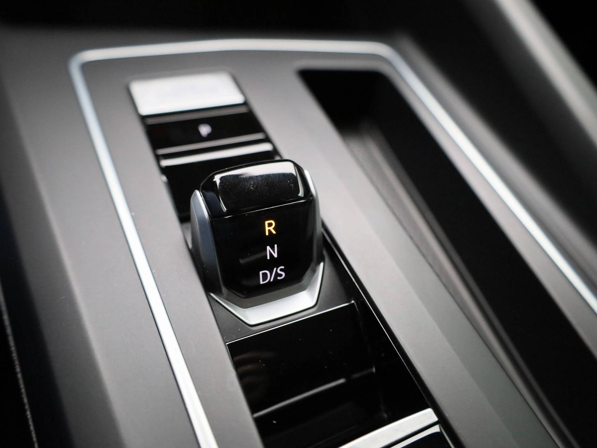Volkswagen-Golf-image-24