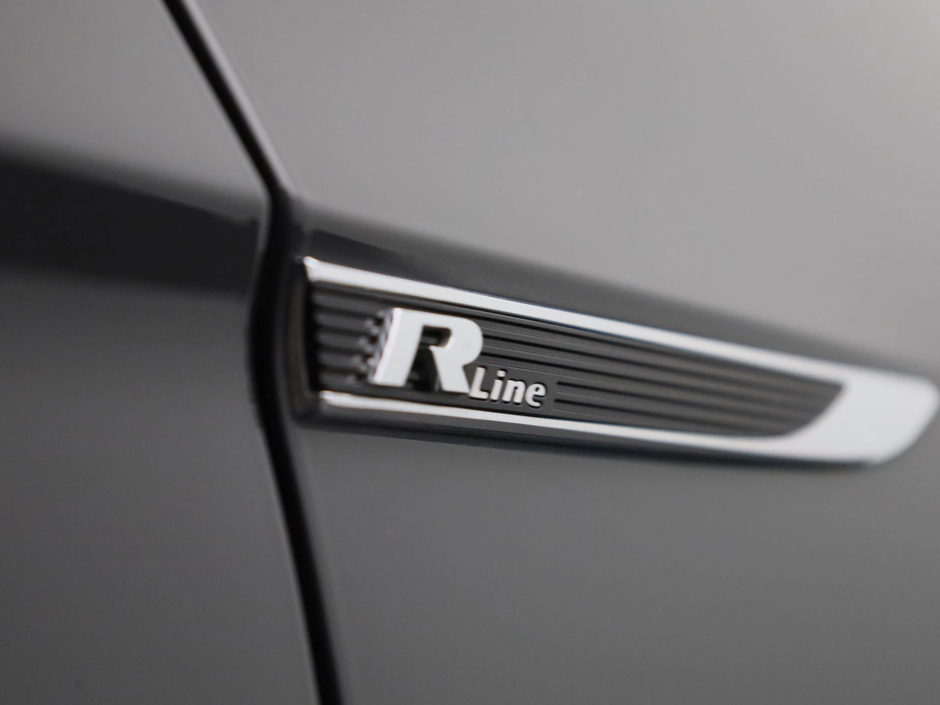 Volkswagen Passat 1.5 TSI R-Line Business +