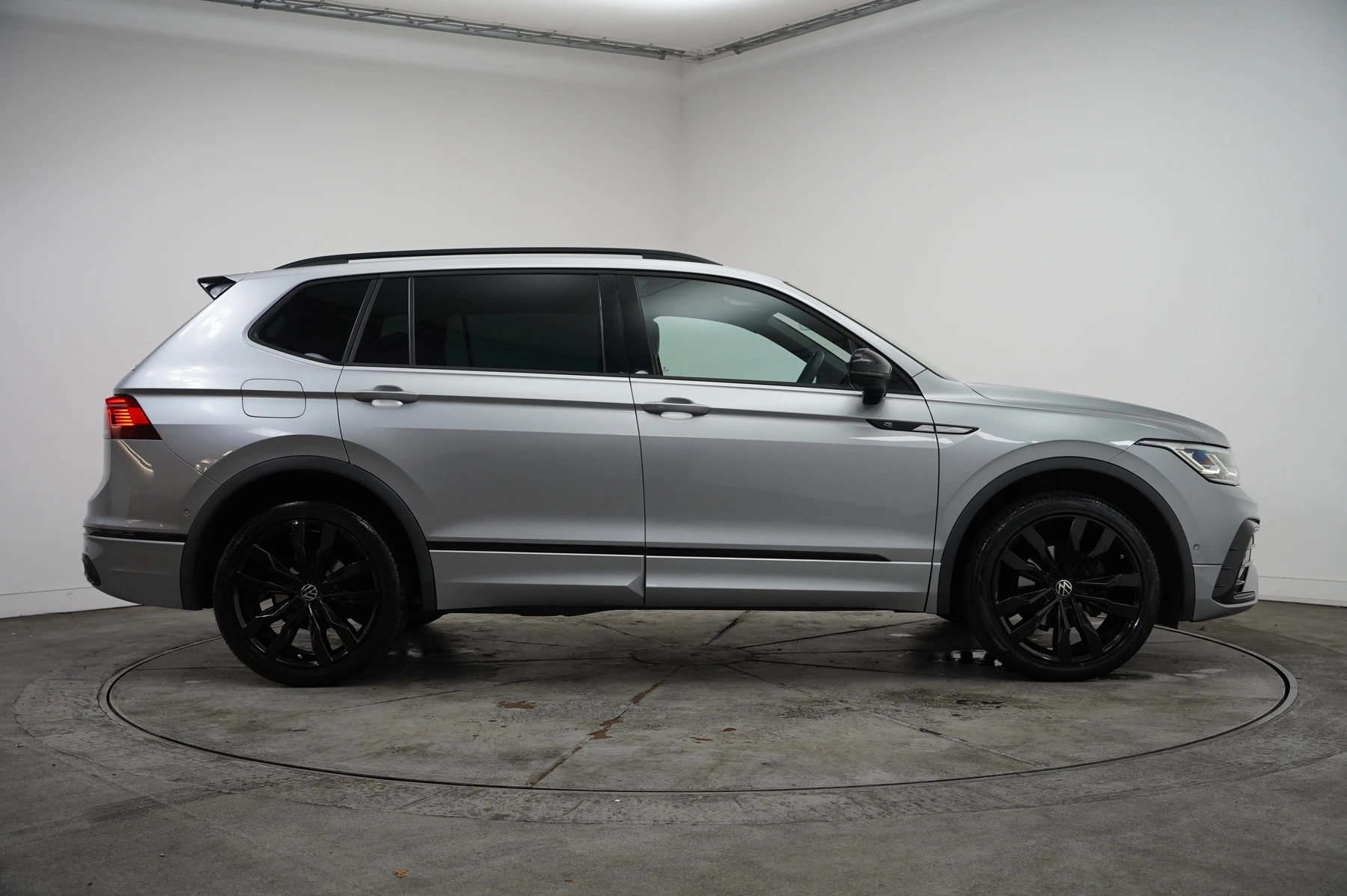 Volkswagen-Tiguan Allspace-image-3