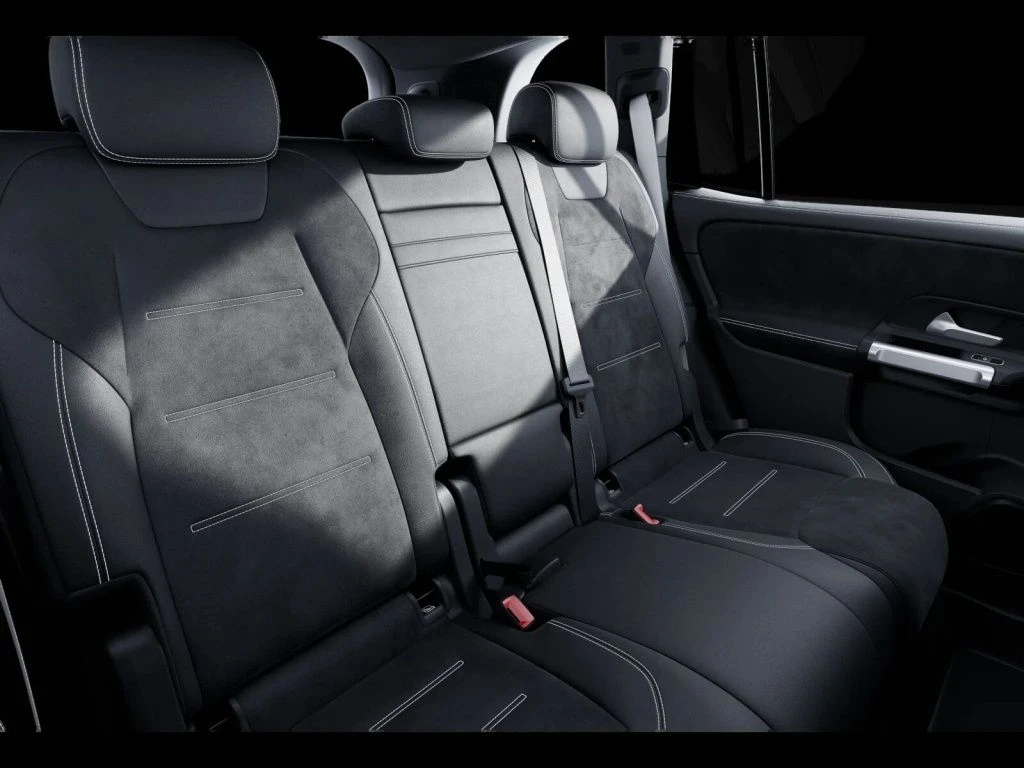 Mercedes-Benz-GLB 200-image-11
