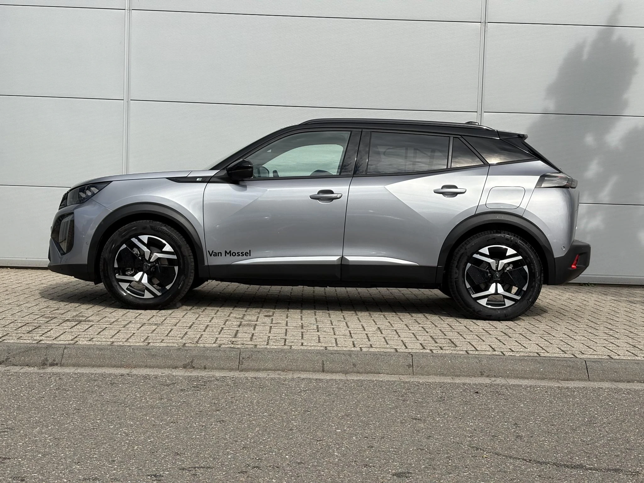 Peugeot-e-2008-image-2