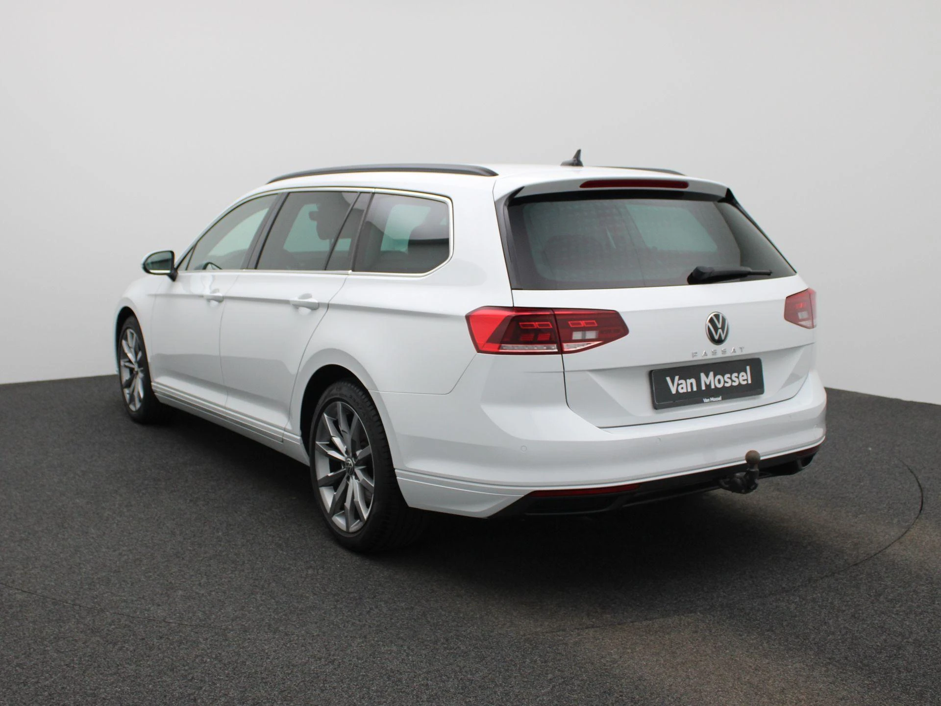 Volkswagen-Passat-image-1