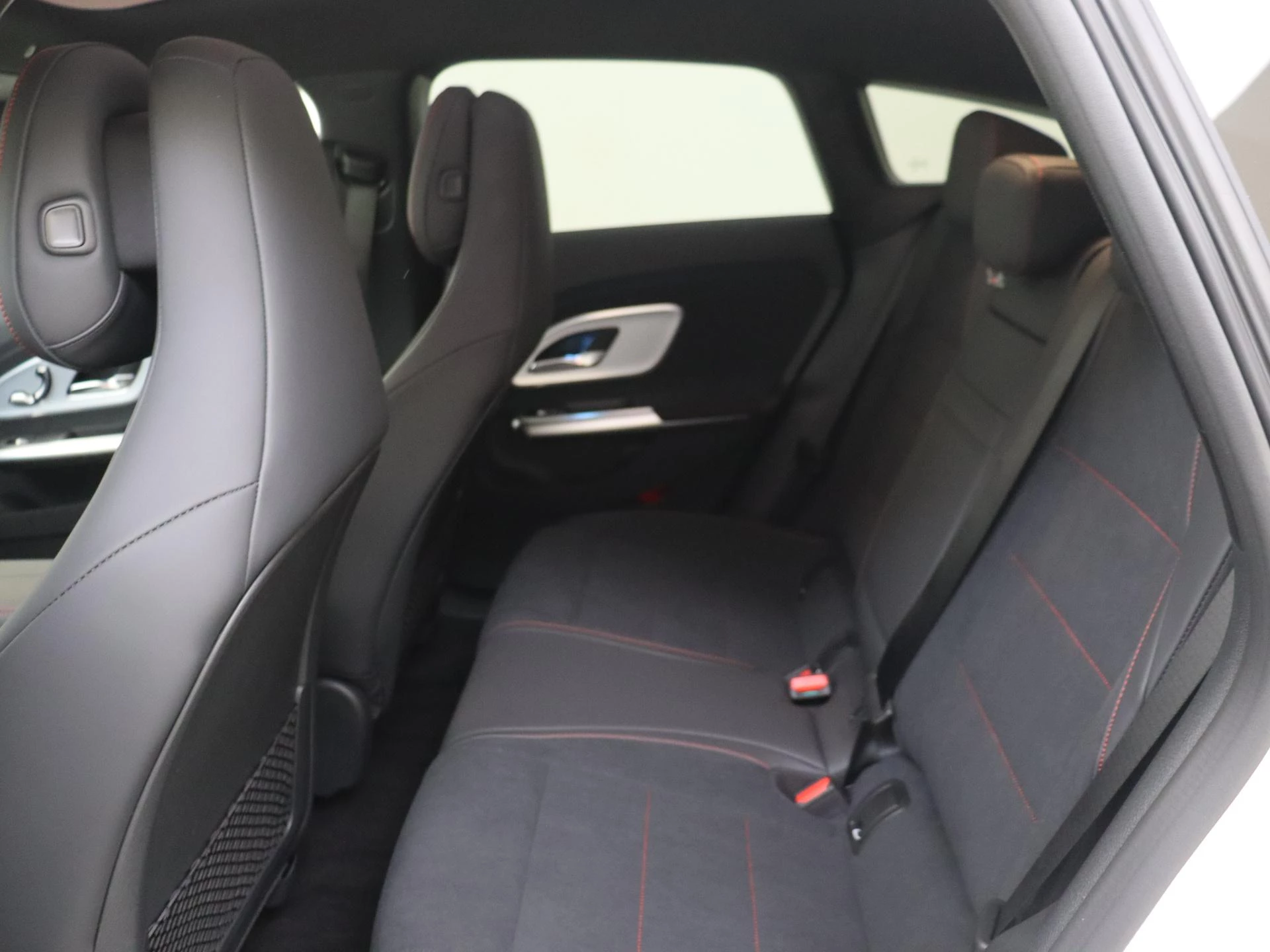 Mercedes-Benz-CLA-image-10