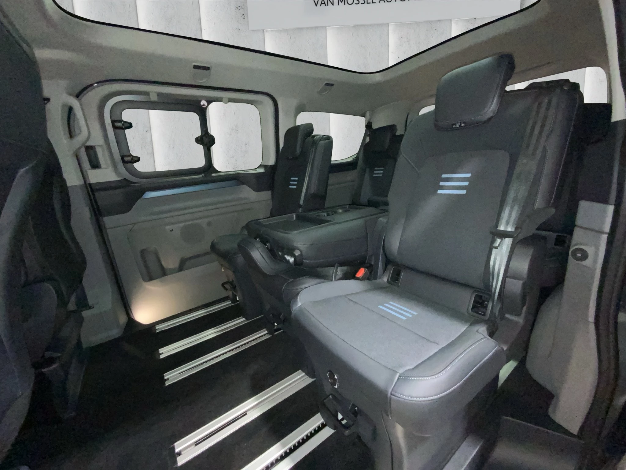 Ford Tourneo Custom Active 2.0 EB 320 L1 Aut. | LED | Pano | AHK | GJR | RFK | SHZ