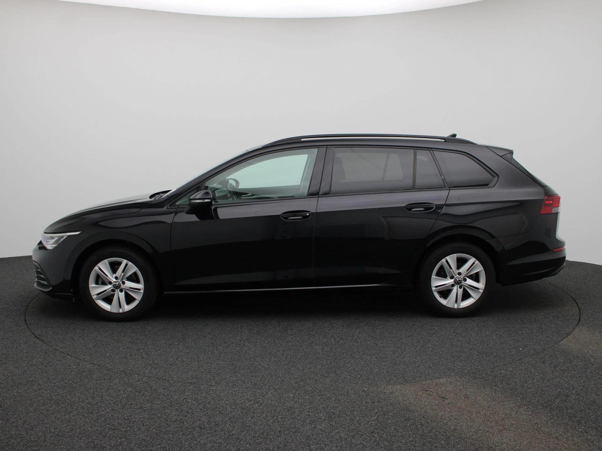 Volkswagen-Golf-image-3