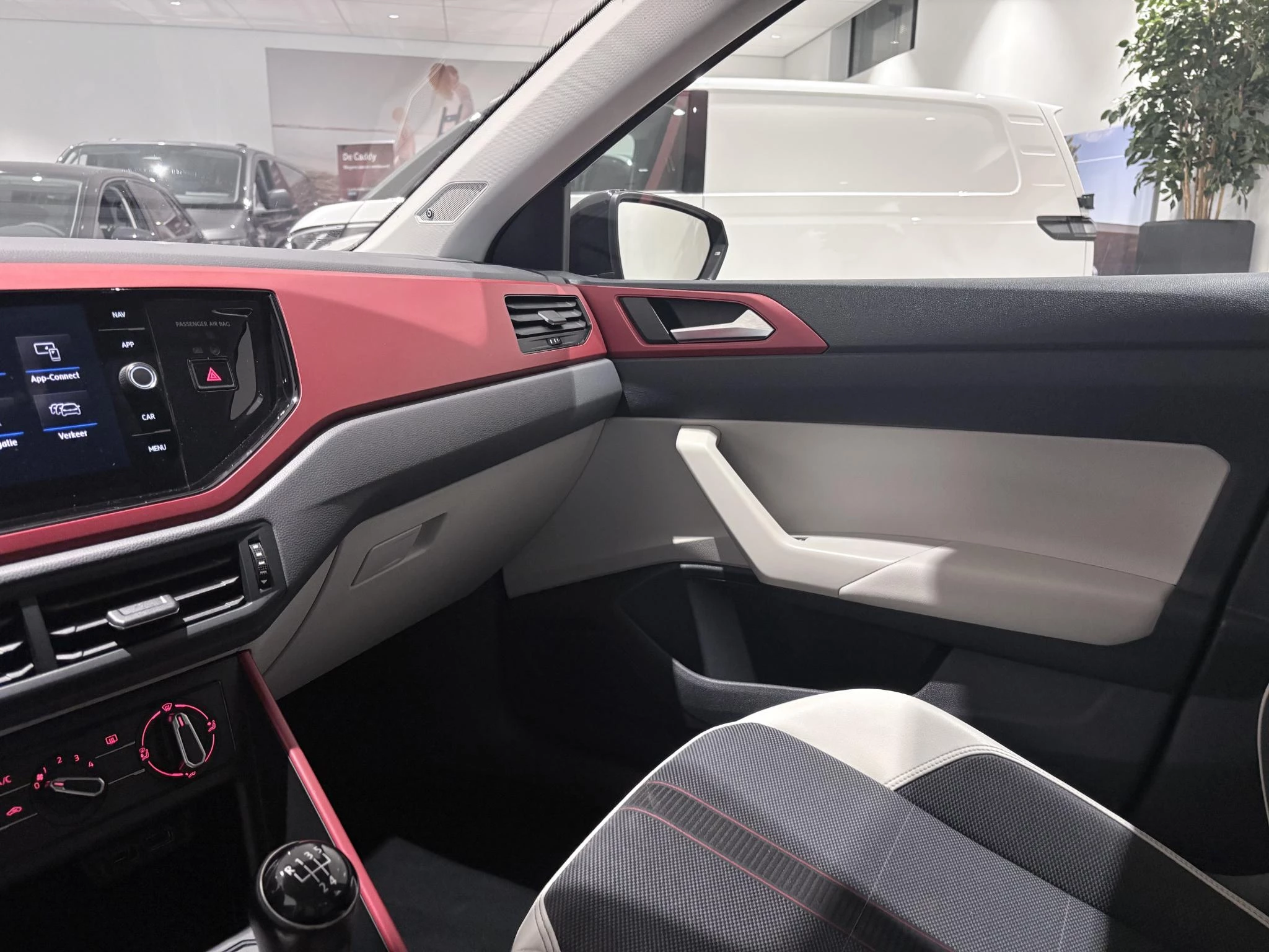 Volkswagen-Polo-image-30
