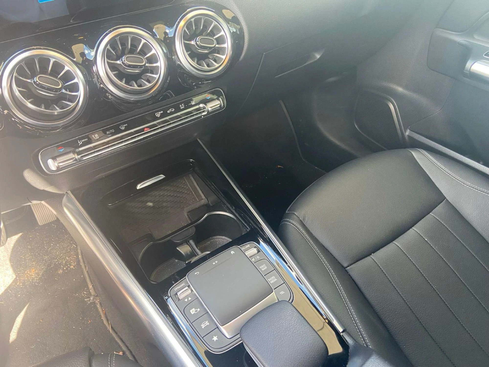 Mercedes-Benz-GLA-image-12