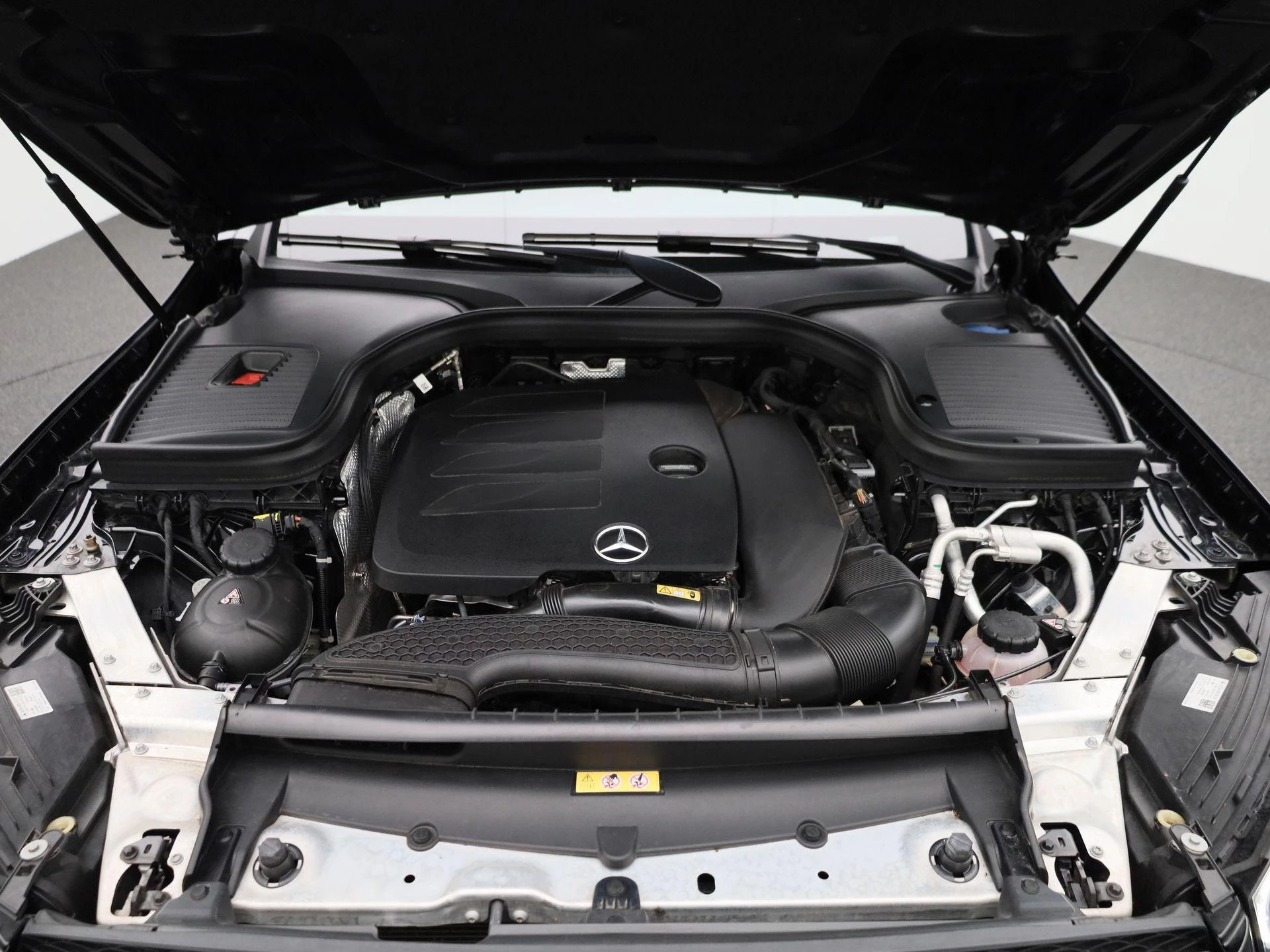Mercedes-Benz-GLC-image-38