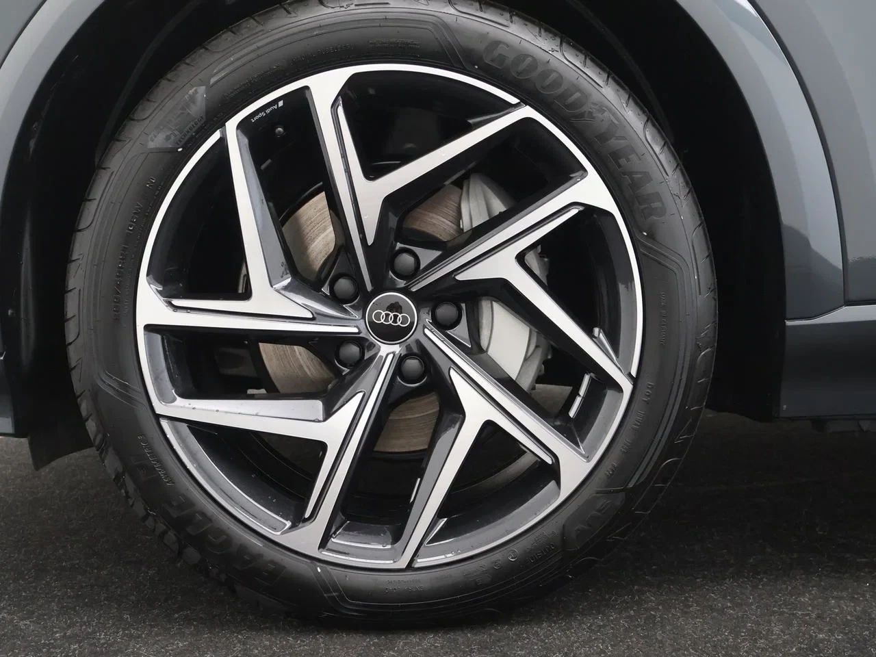 Audi-Q6 e-tron-image-3