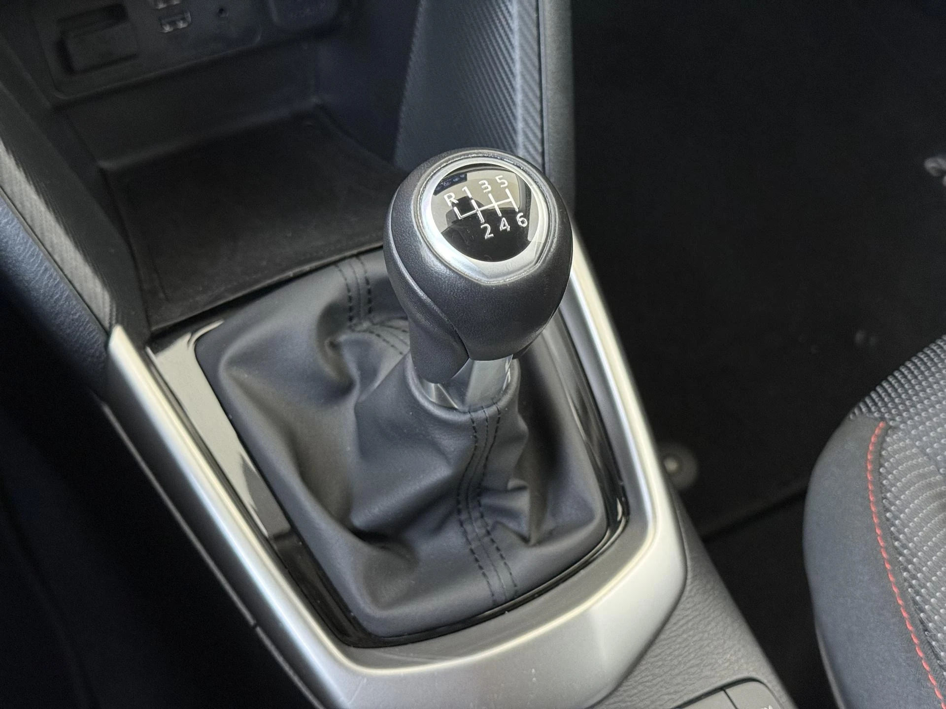 Mazda-2-image-13