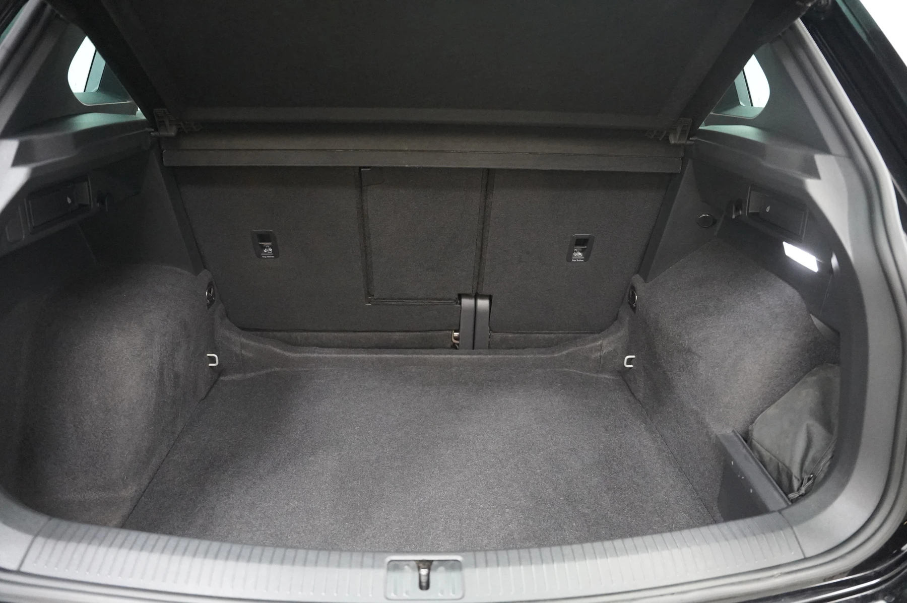 Volkswagen-Tiguan-image-13