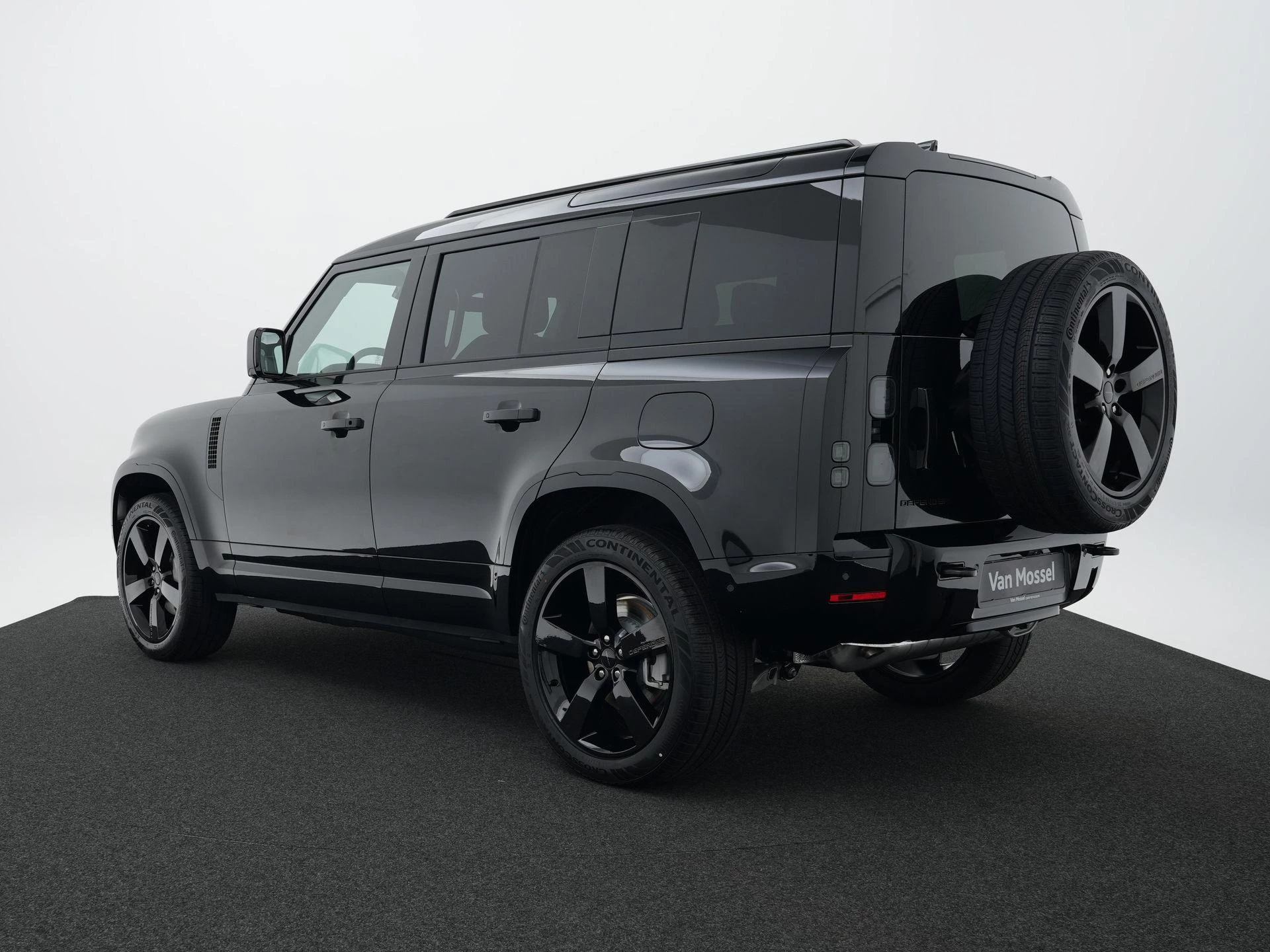 Land Rover-Defender-image-2