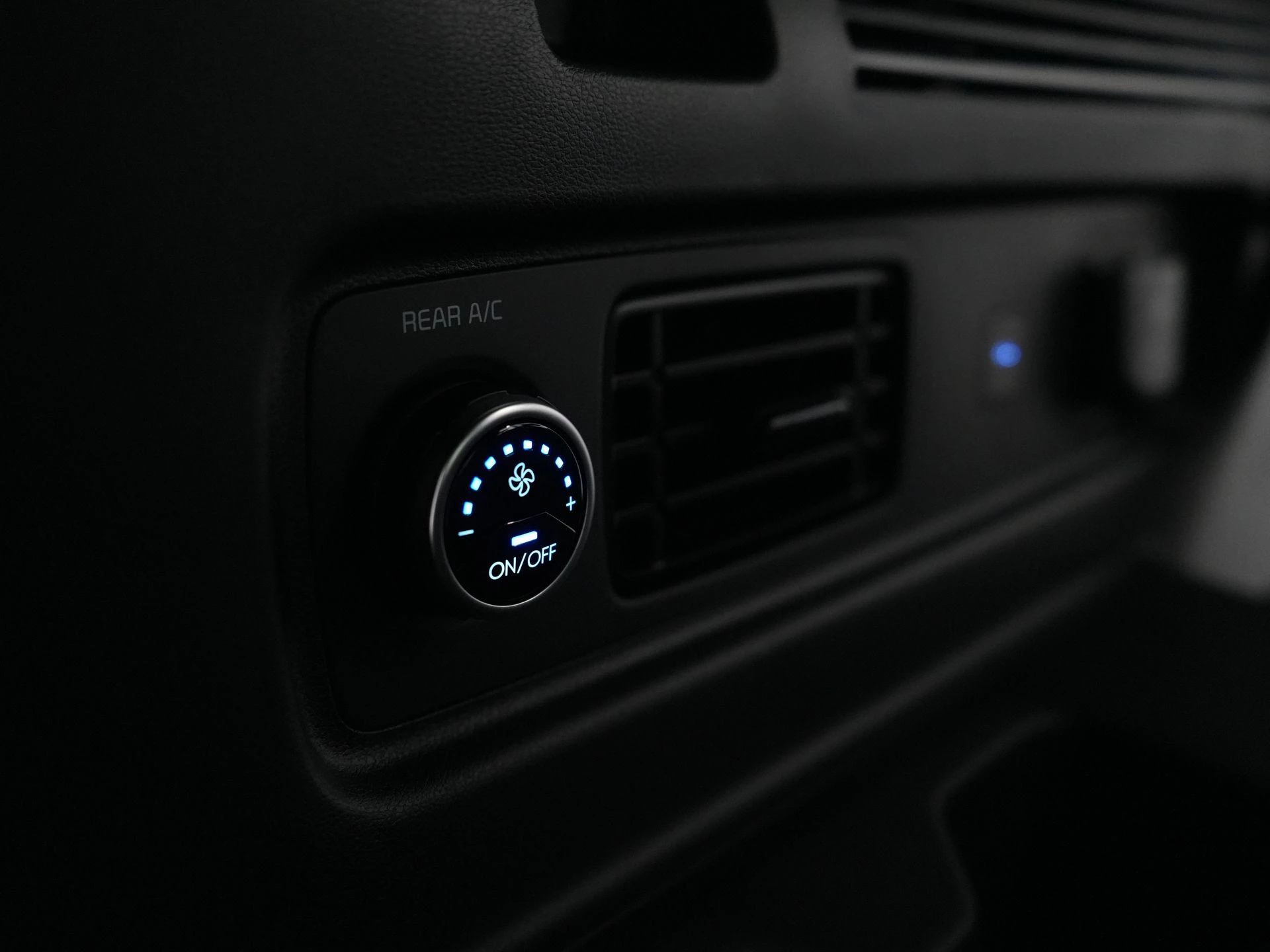 Hyundai-Santa Fe-image-47