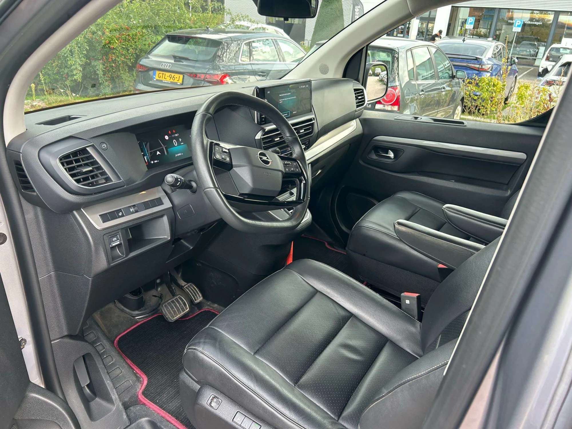 Opel-Vivaro-image-6