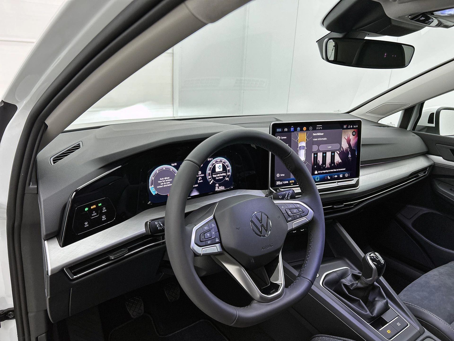 Volkswagen-Golf-image-18