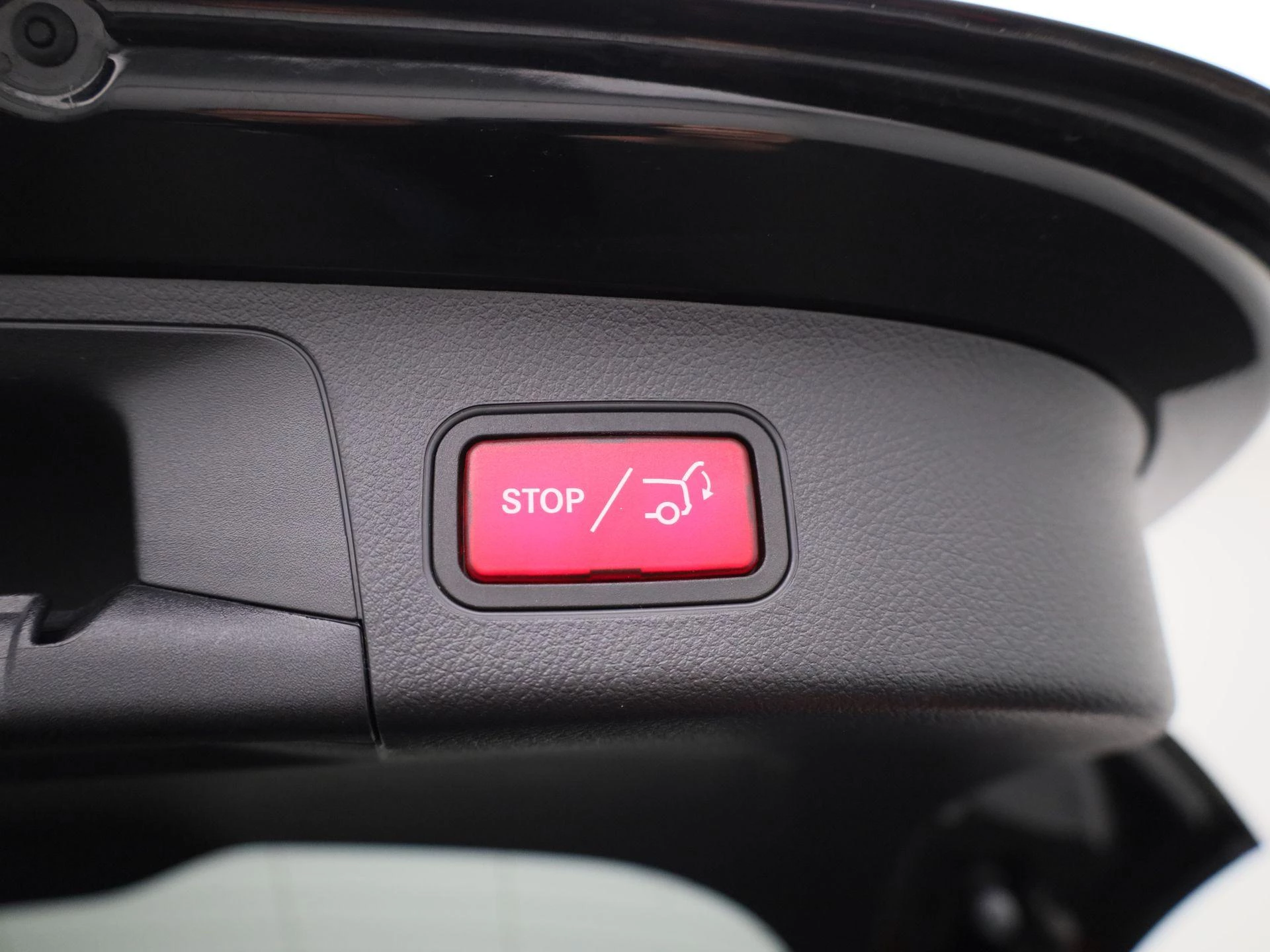 Mercedes-Benz-EQA-image-12