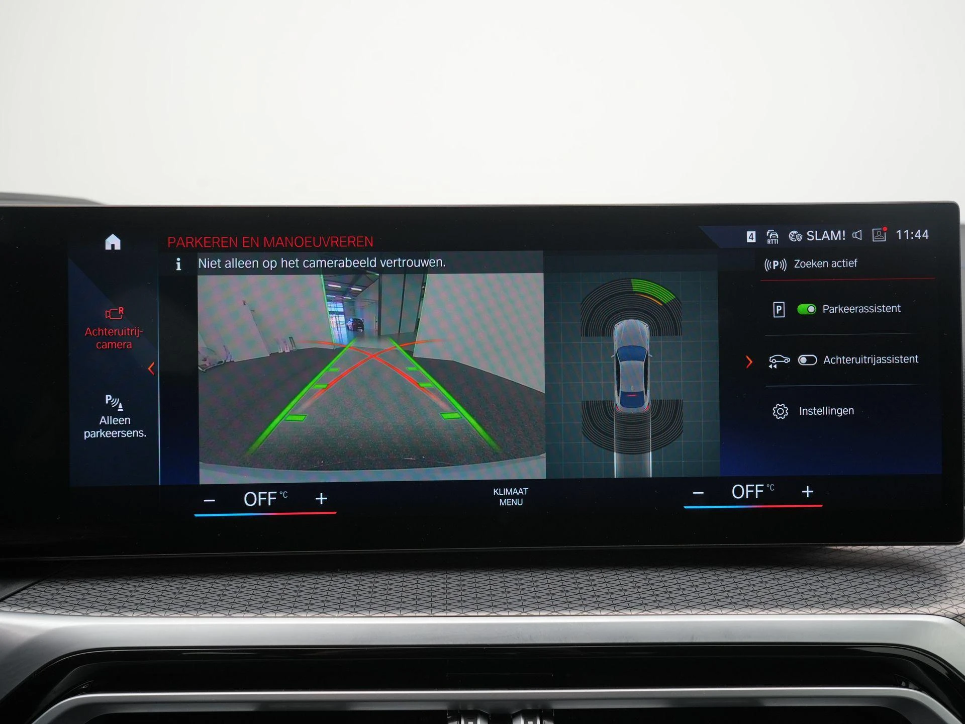 BMW-i4-image-11