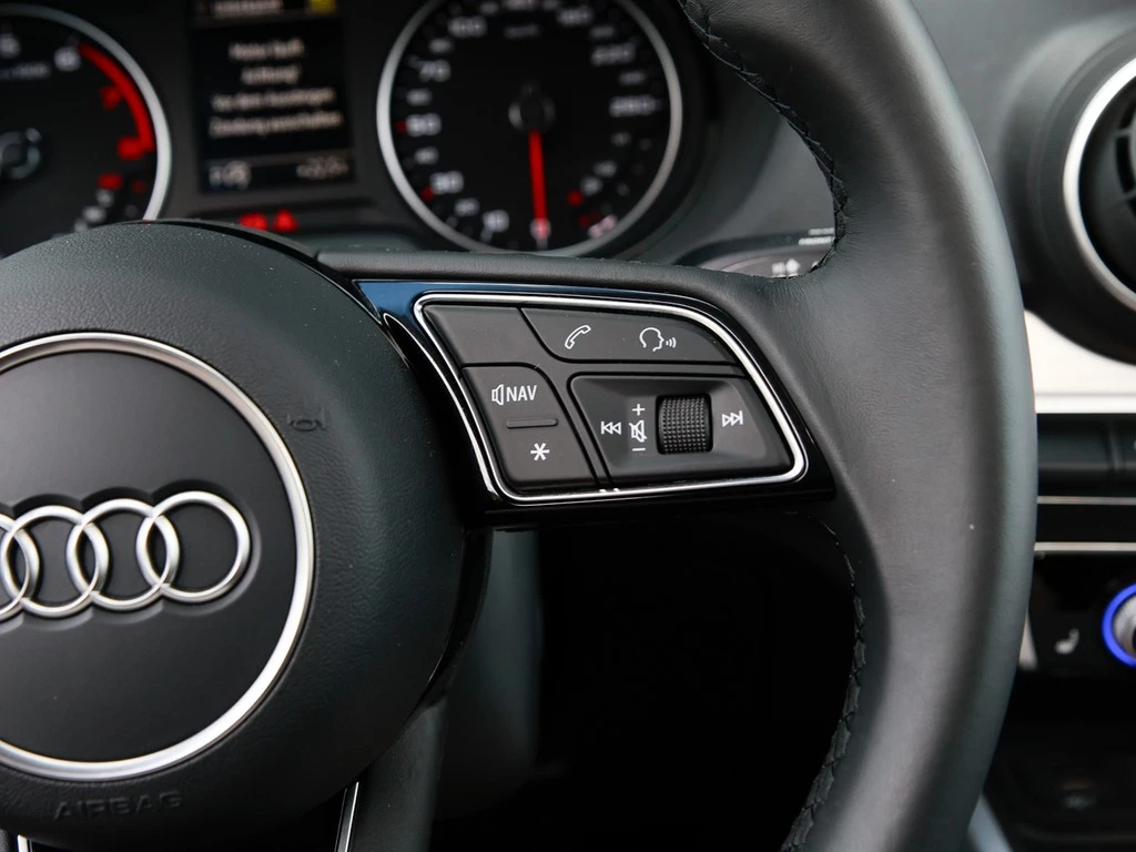 Audi Q2 40 TFSI quattro S line Kamera GRA PDC+