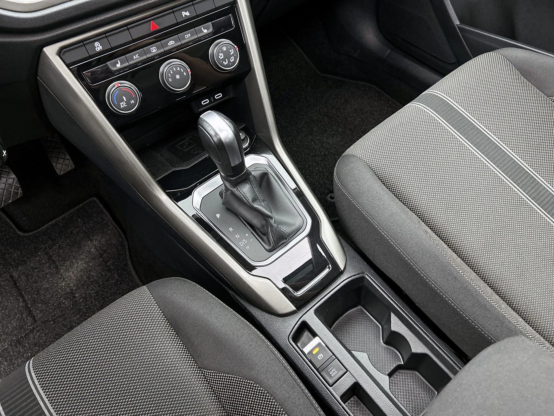 Volkswagen-T-Roc-image-15