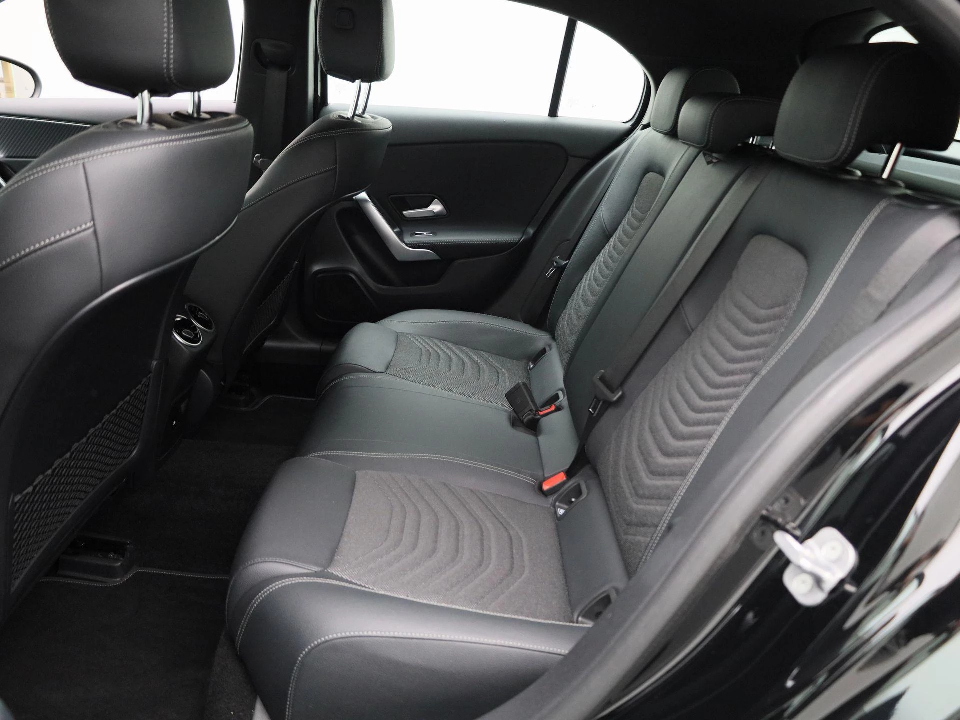 Mercedes-Benz-A-Klasse-image-12