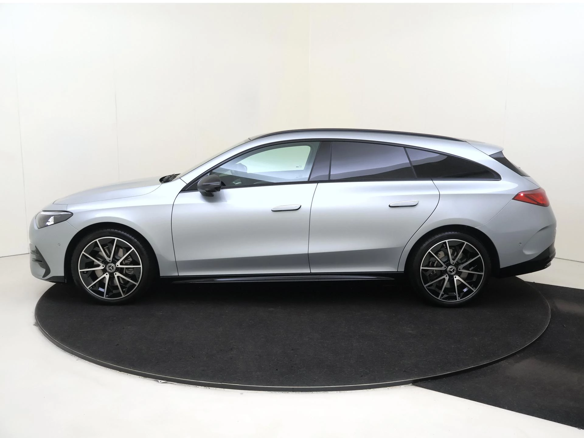 Mercedes-Benz-CLA-image-7