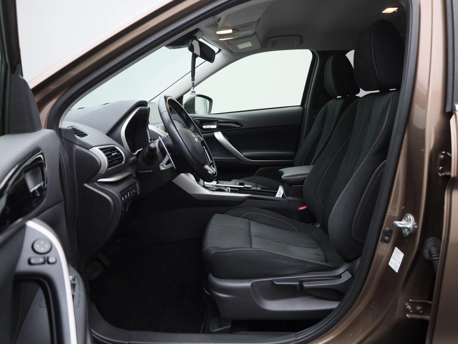 Mitsubishi-Eclipse Cross-image-10