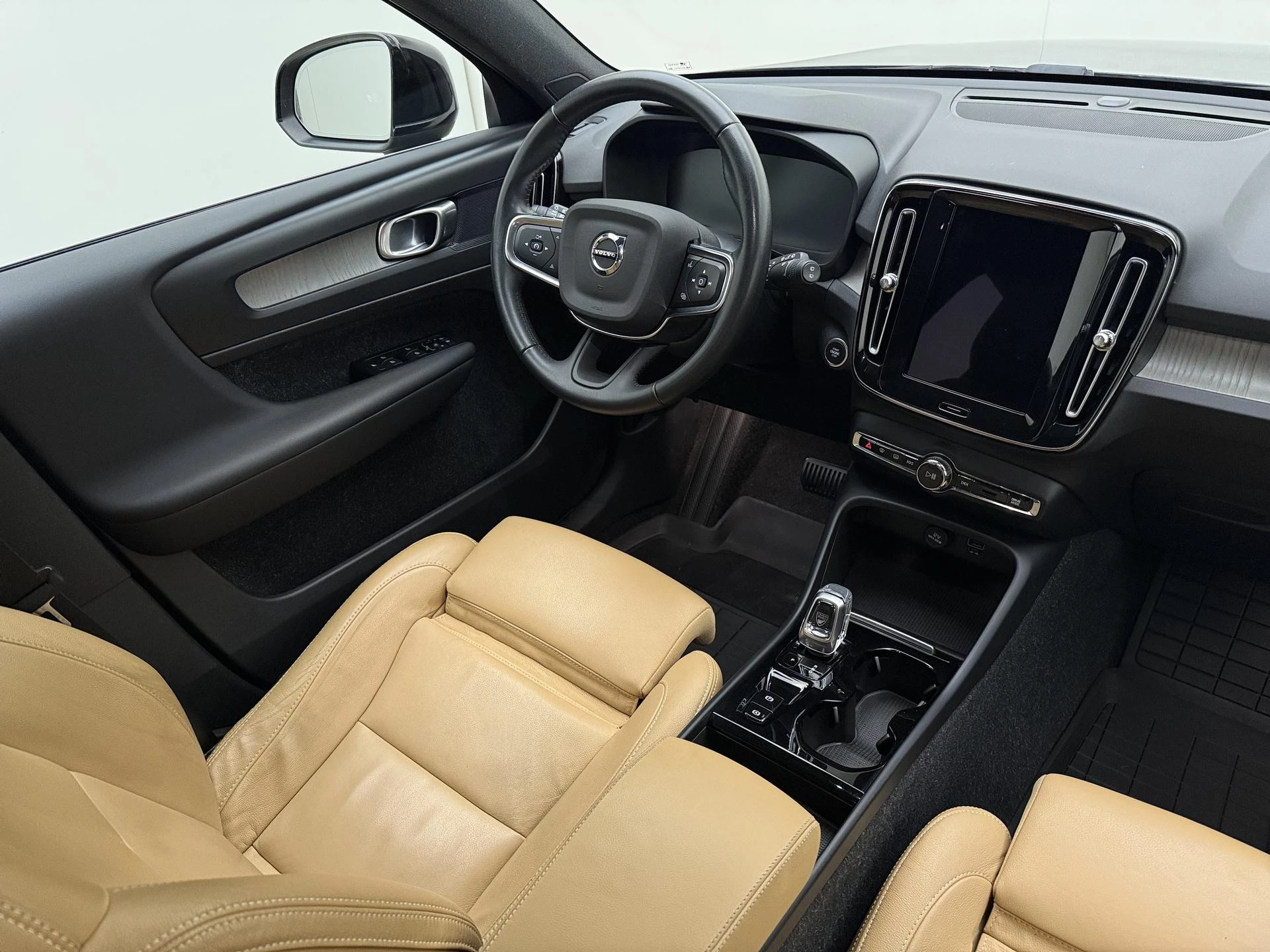 Volvo-XC40-image-12