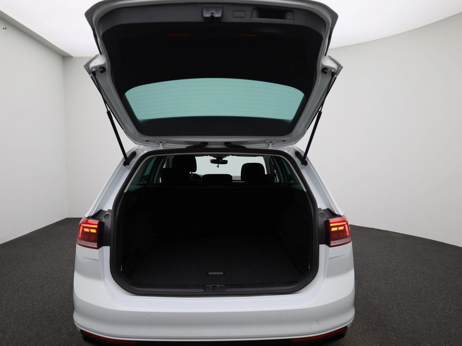 Volkswagen-Passat-image-10