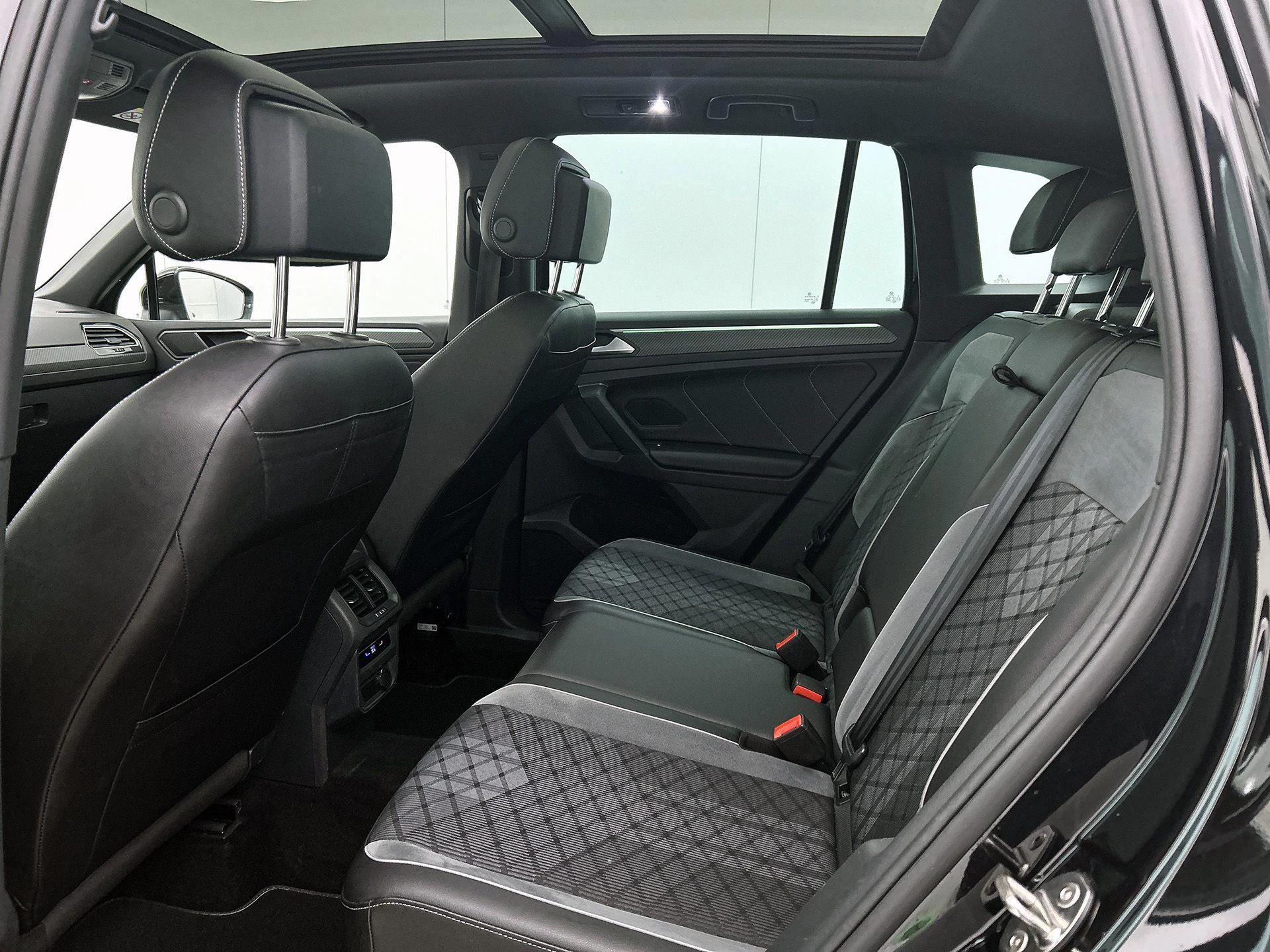 Volkswagen-Tiguan-image-25