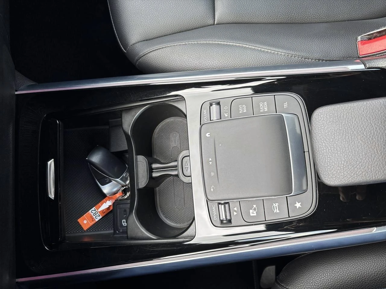 Mercedes-Benz-GLA-image-14