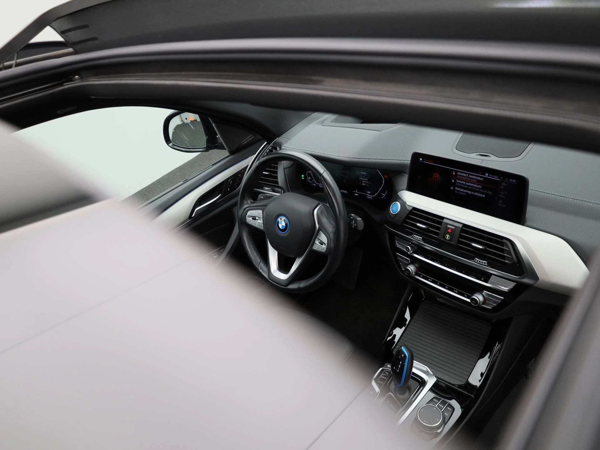 BMW-iX3-image-40