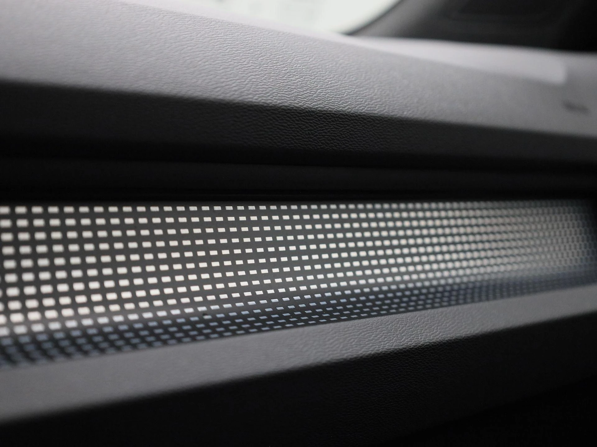 Volvo-XC40-image-24