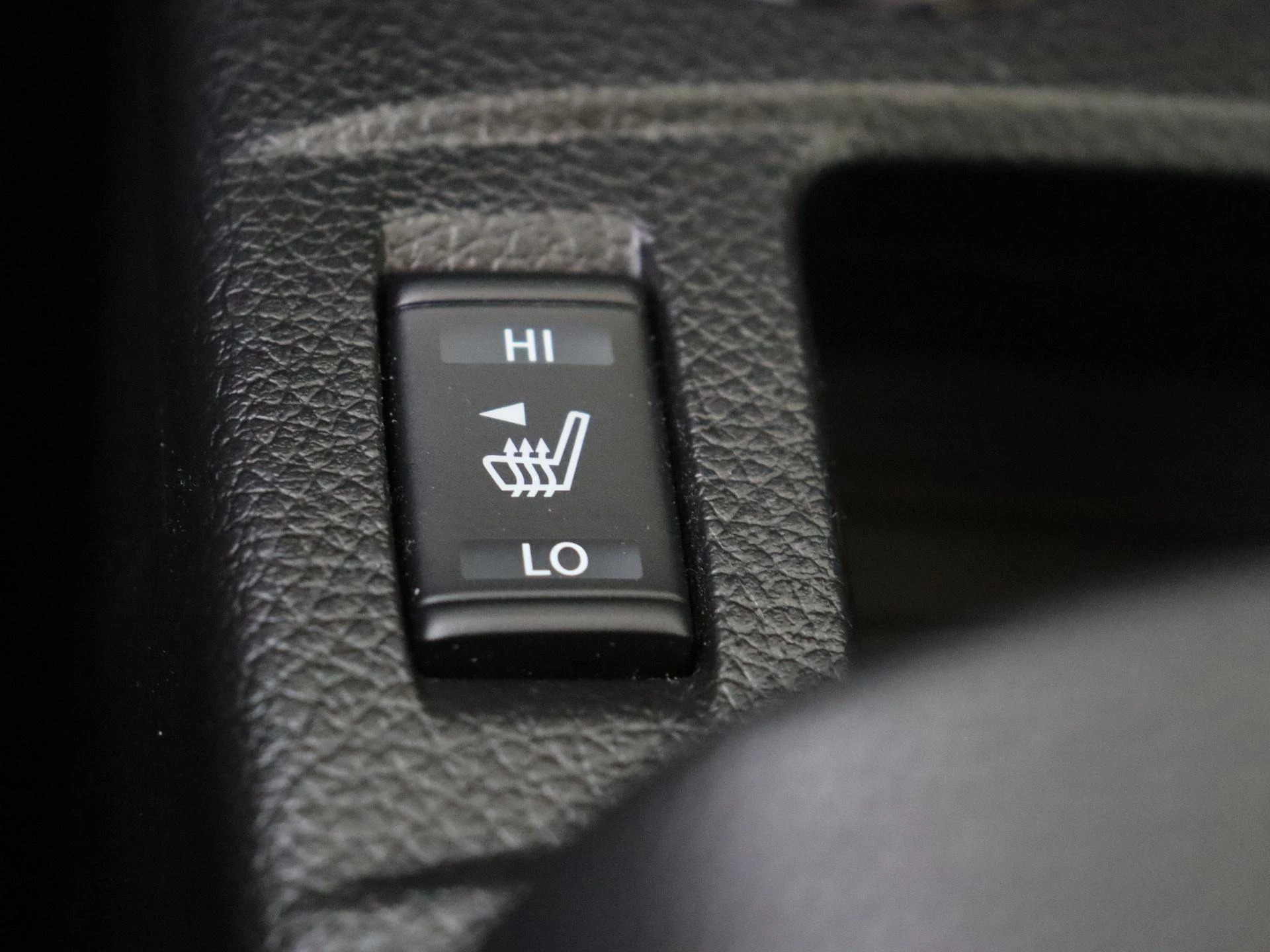 Nissan-QASHQAI-image-25