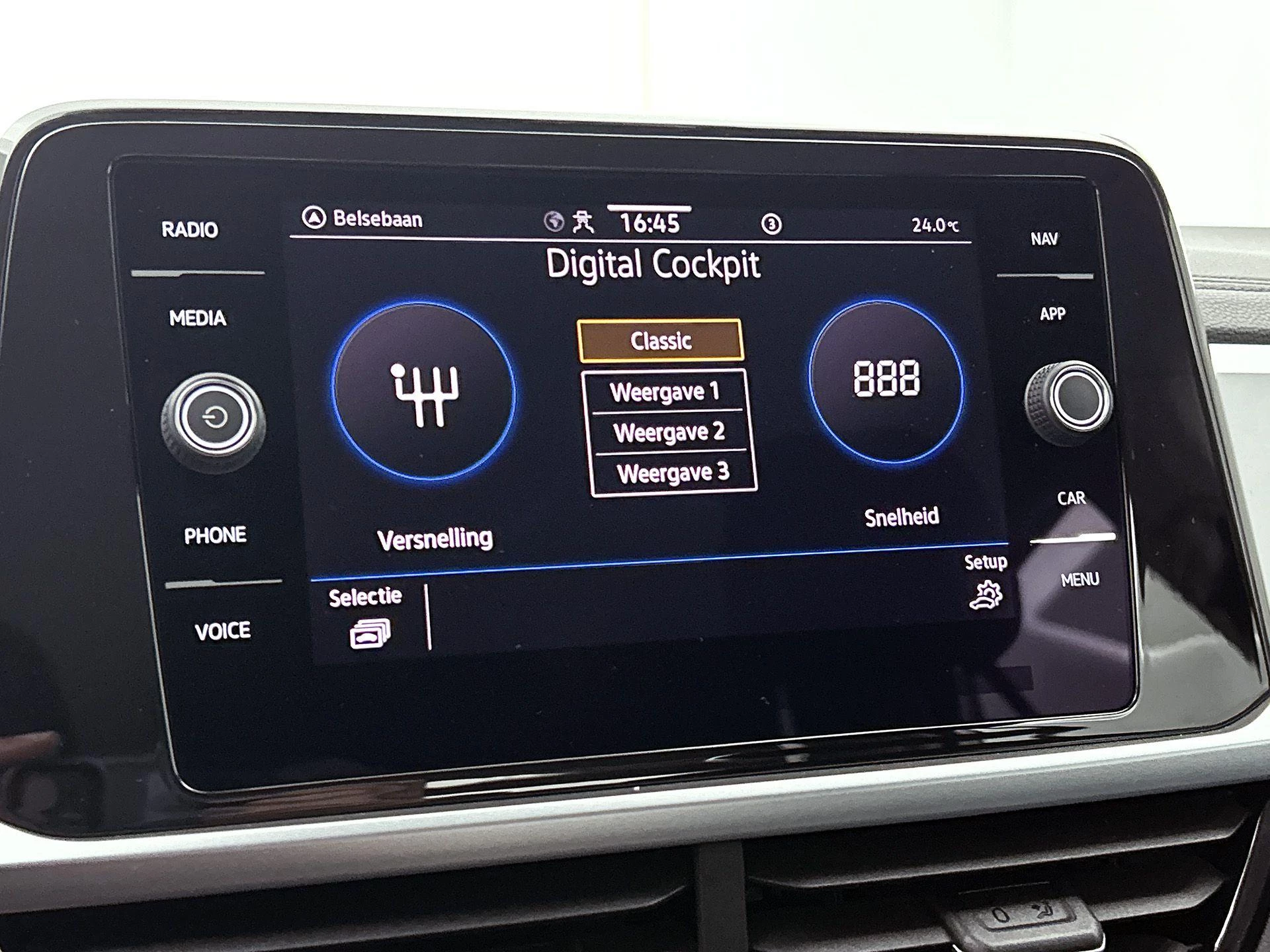 Volkswagen-T-Roc-image-10