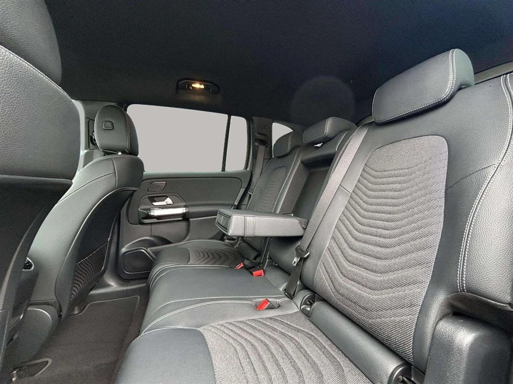 Mercedes-Benz-EQB-image-20