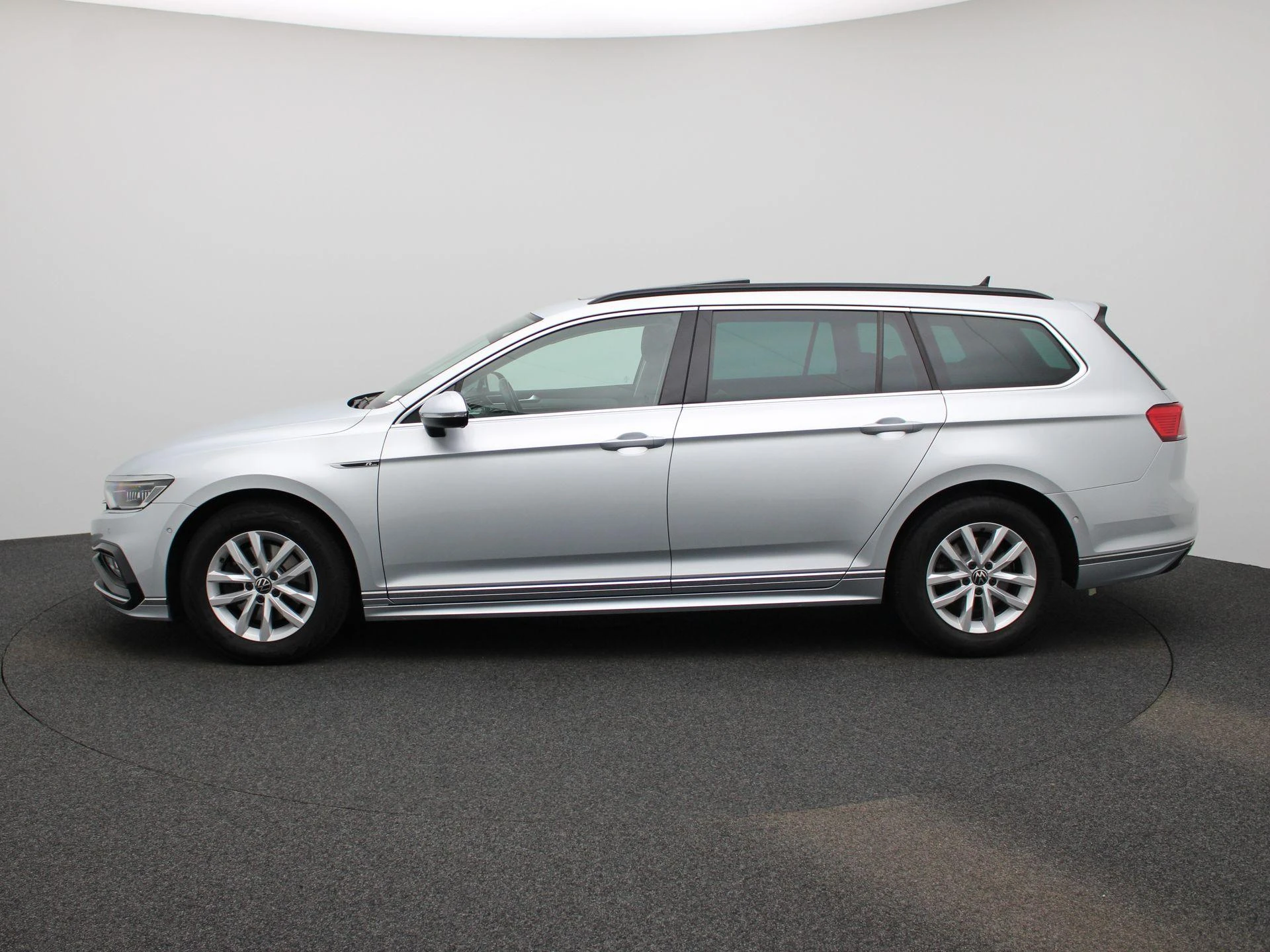 Volkswagen-Passat-image-3