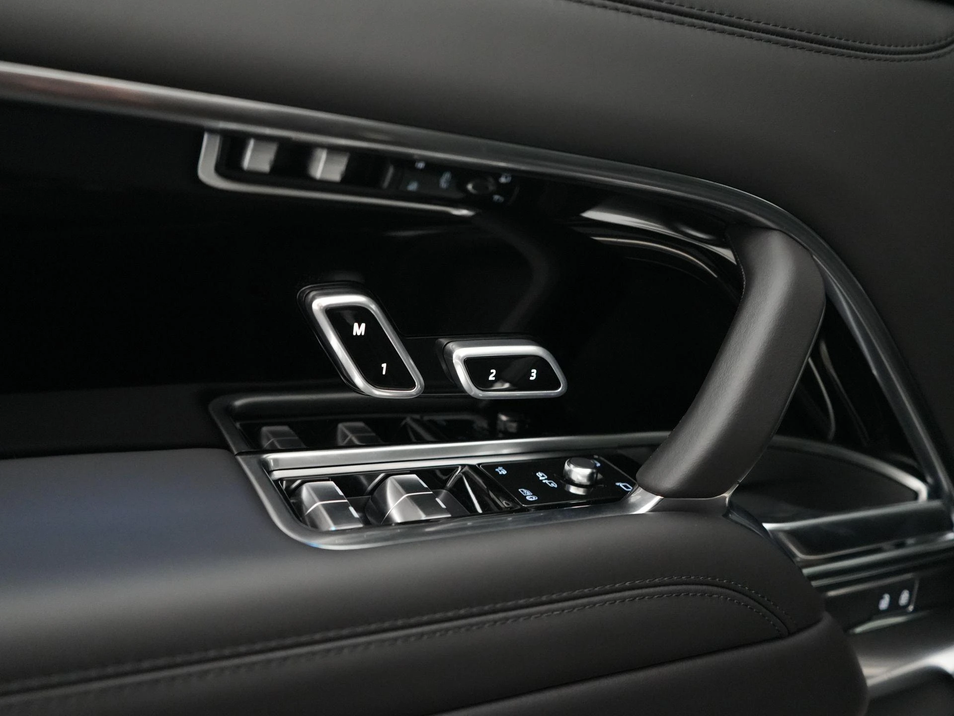 Land Rover-Range Rover-image-37
