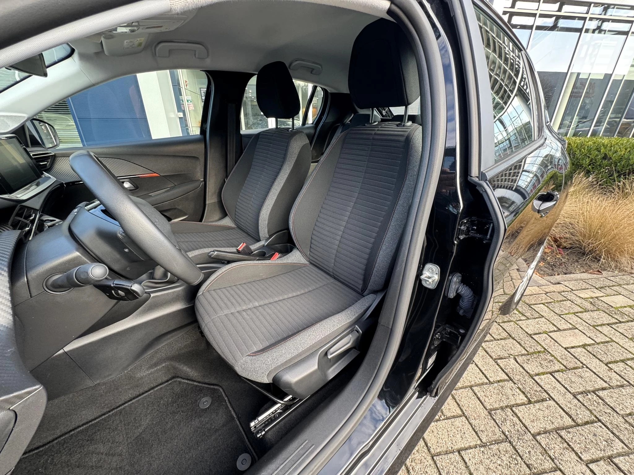 Peugeot-208-image-14