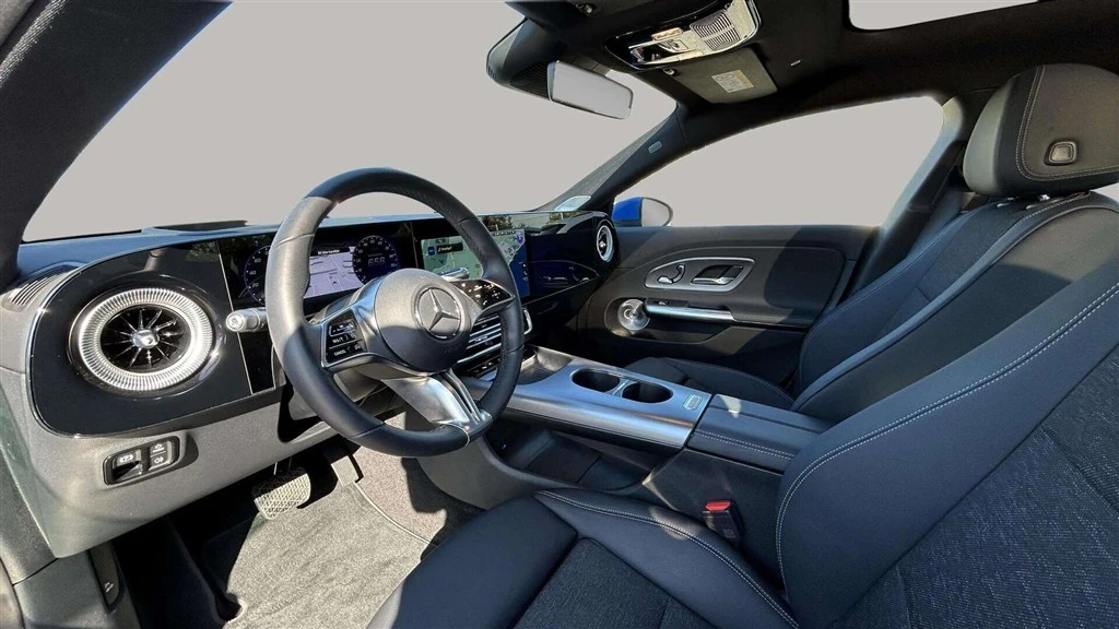 Mercedes-Benz-CLA-image-9