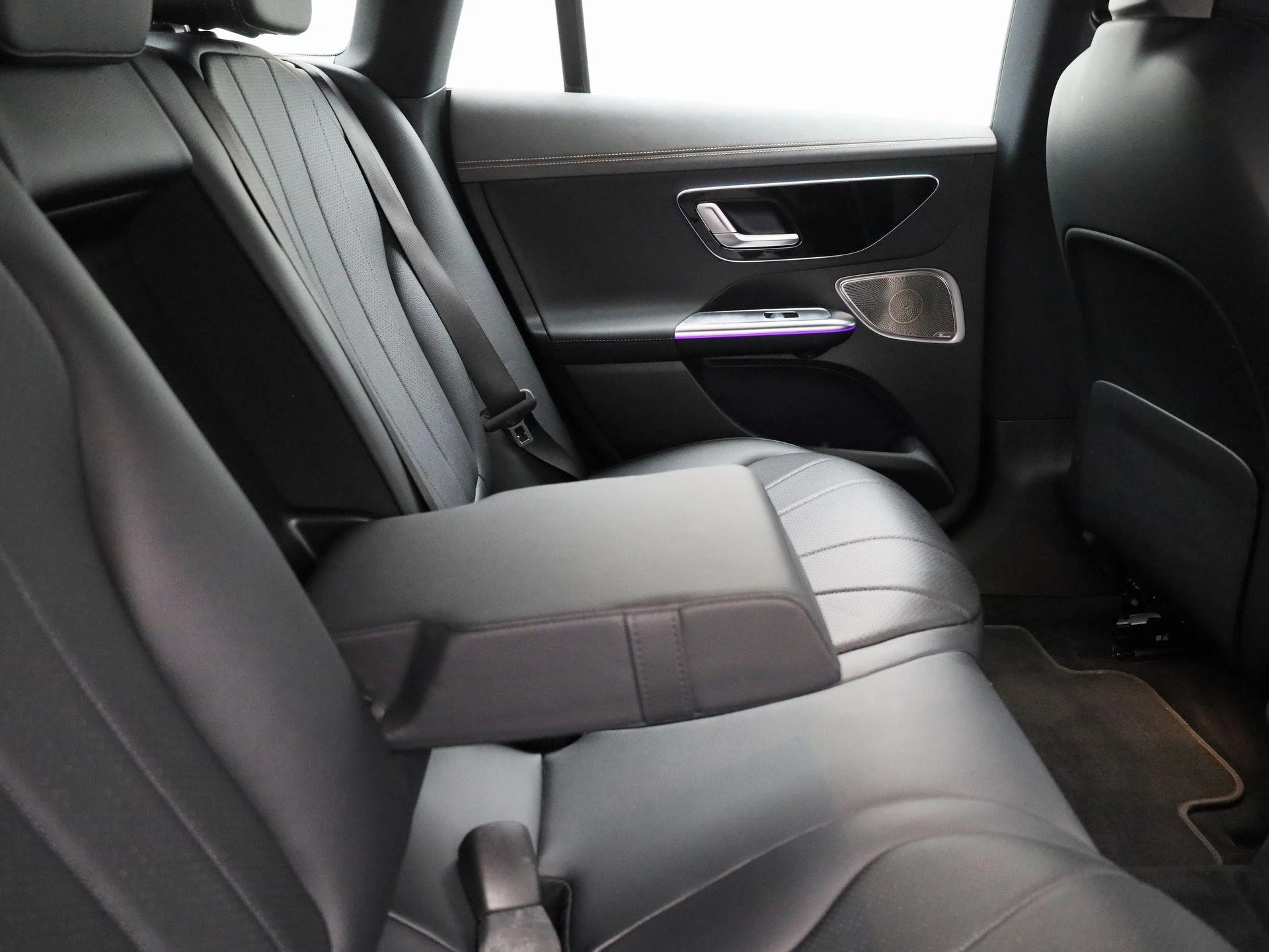 Mercedes-Benz-EQE-image-53