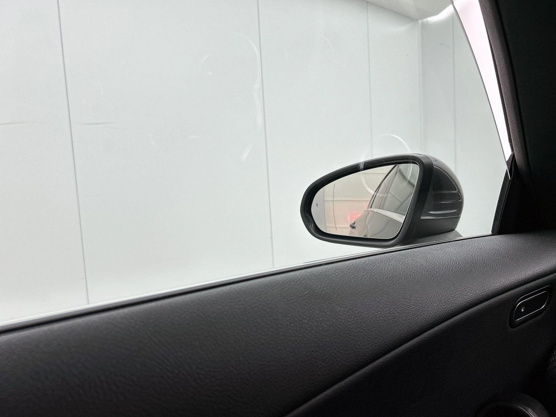 Mercedes-Benz-CLA-image-18