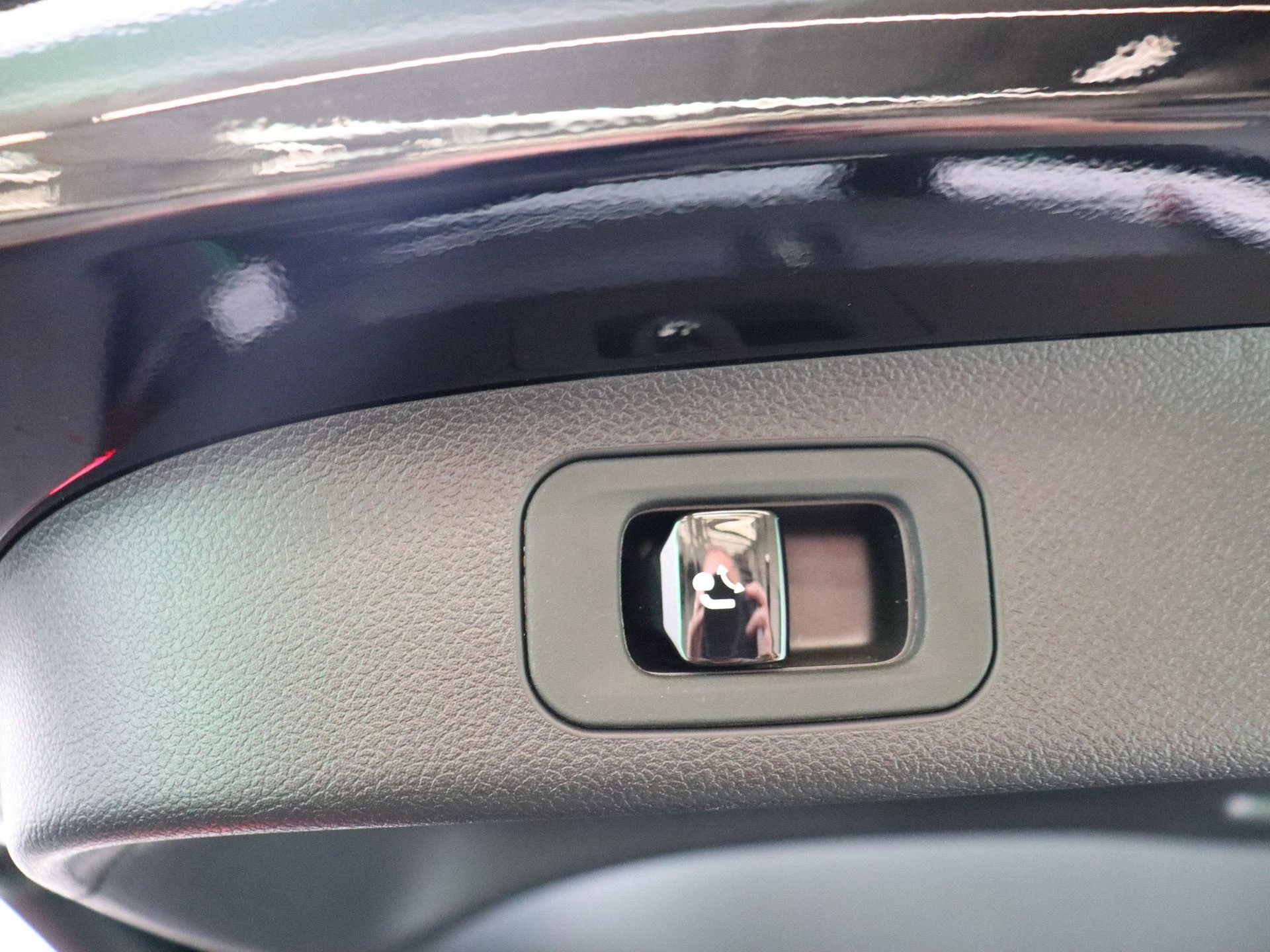 Mercedes-Benz-GLB-image-31