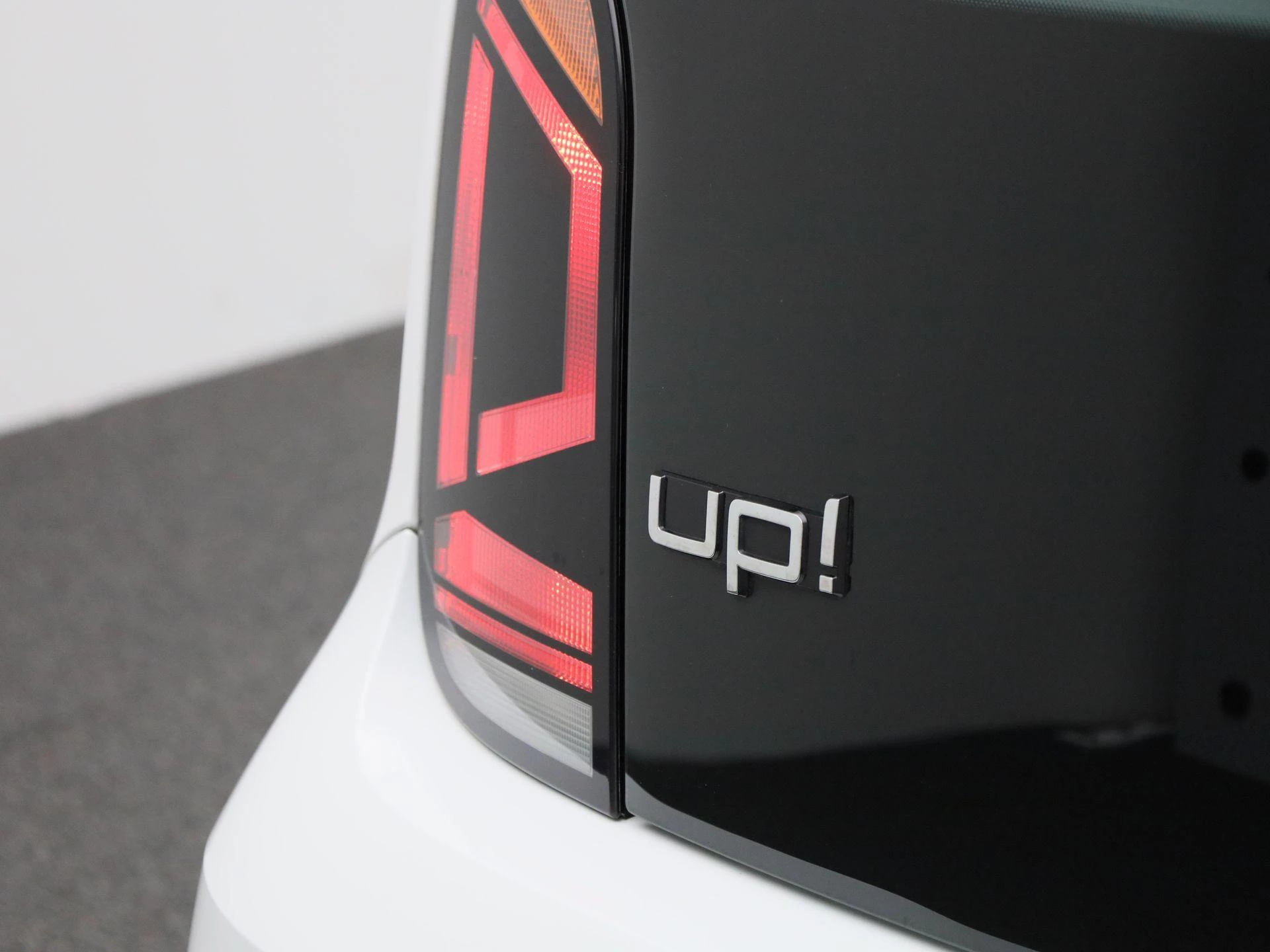 Volkswagen-up!-image-27