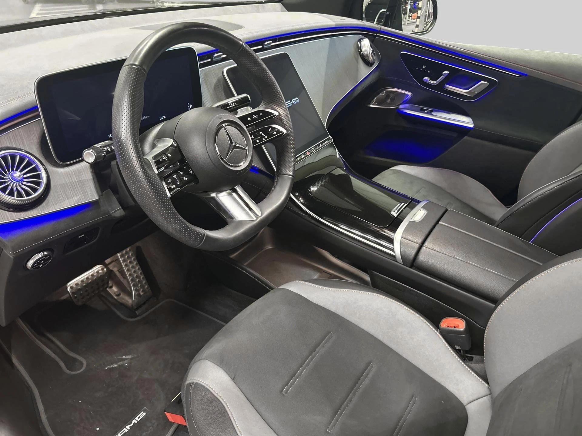 Mercedes-Benz EQE SUV 350 4M AMG Line + PANORAMISCH DAK + TREKHAAK + BURMESTER +