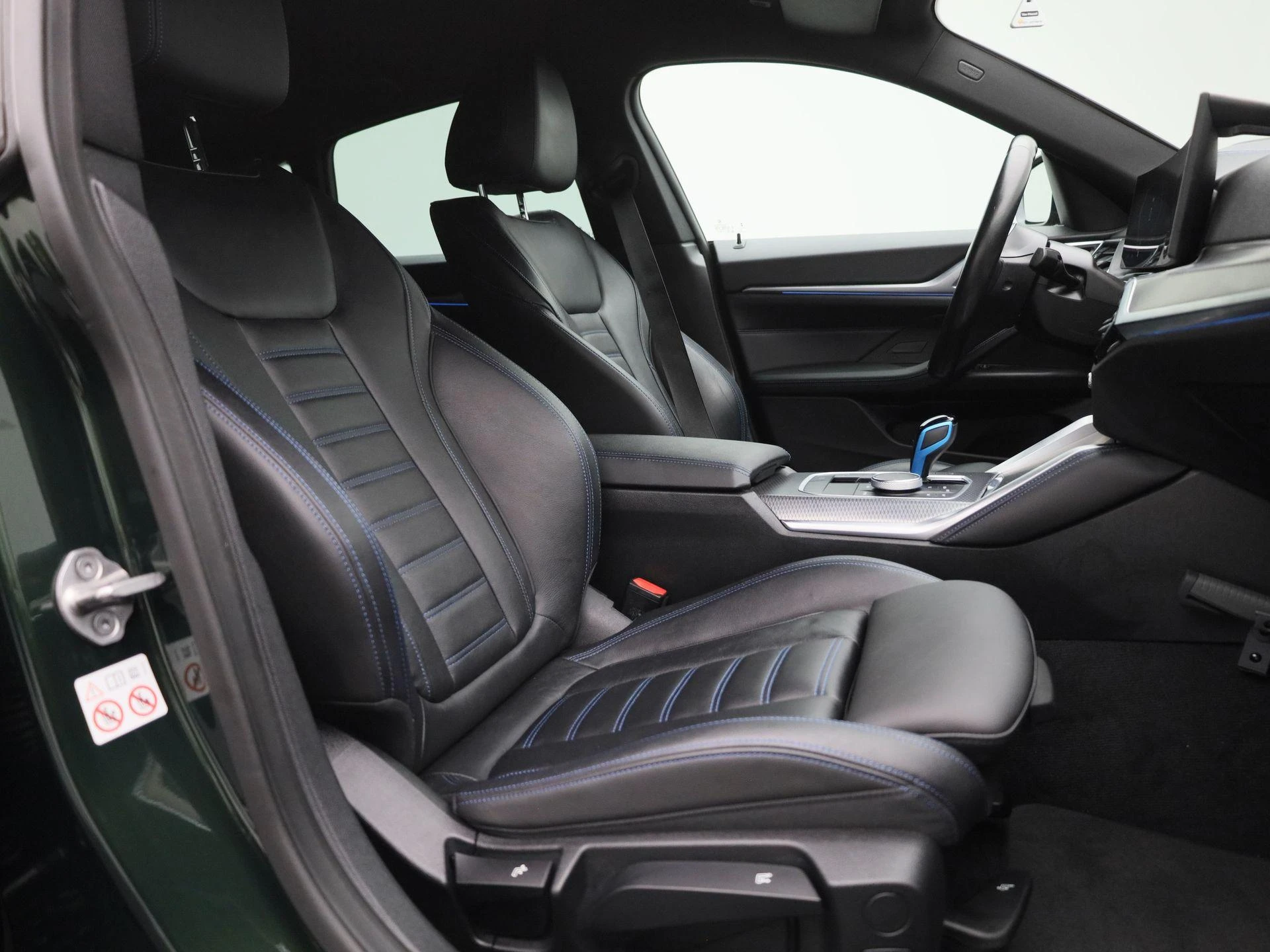 BMW-i4-image-38