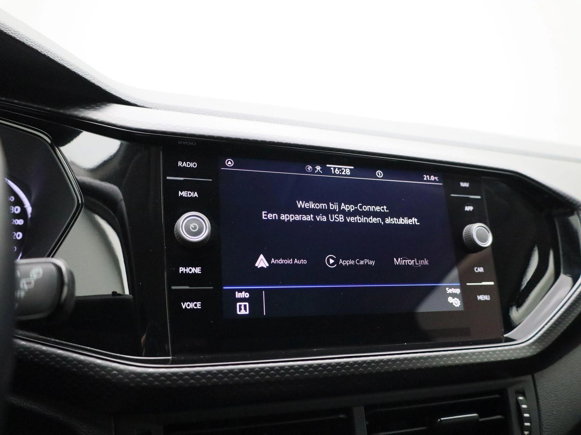 Volkswagen-T-Cross-image-22