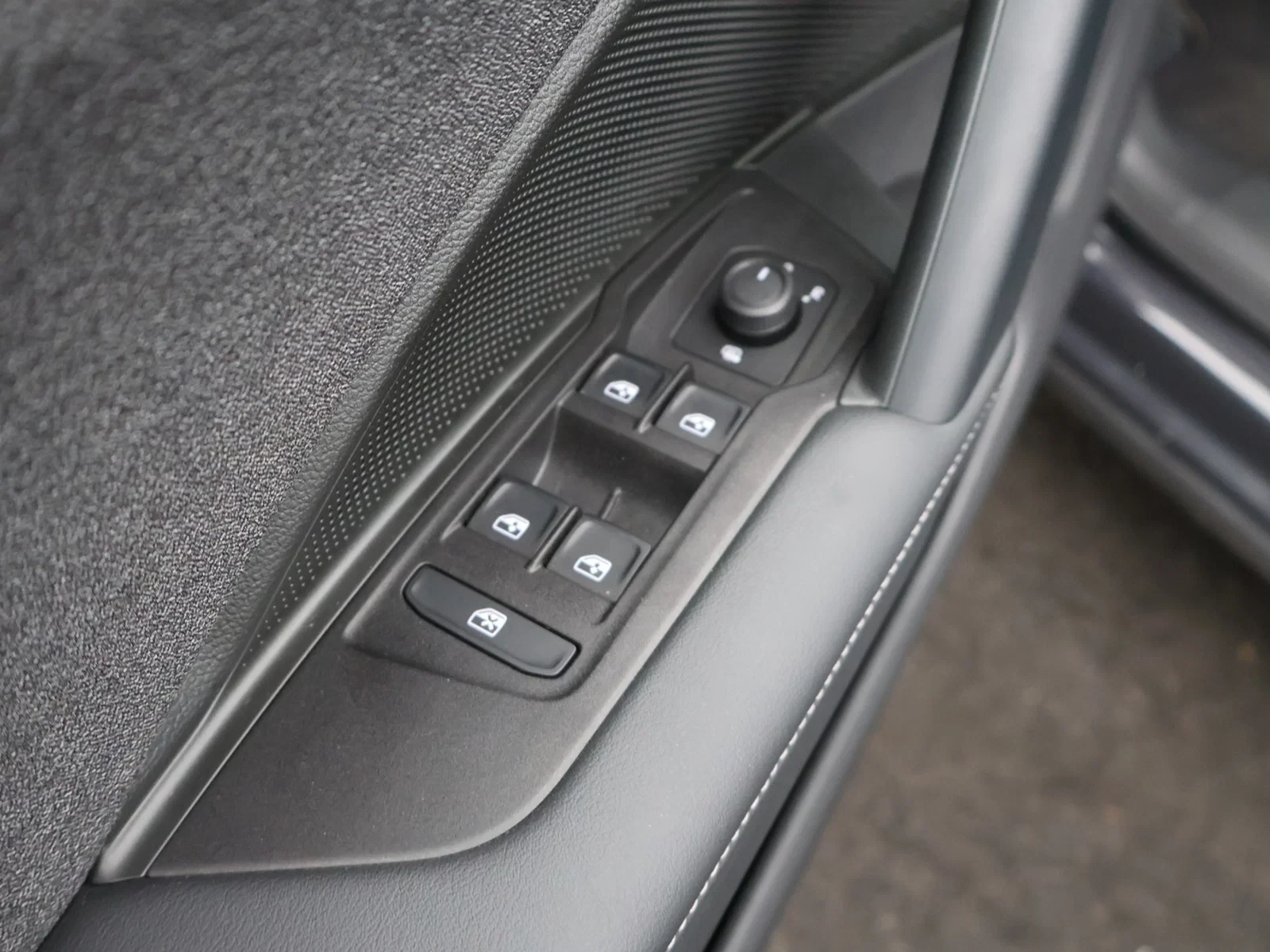Volkswagen-Tiguan-image-16